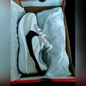 Women's Nike Waffle Debut